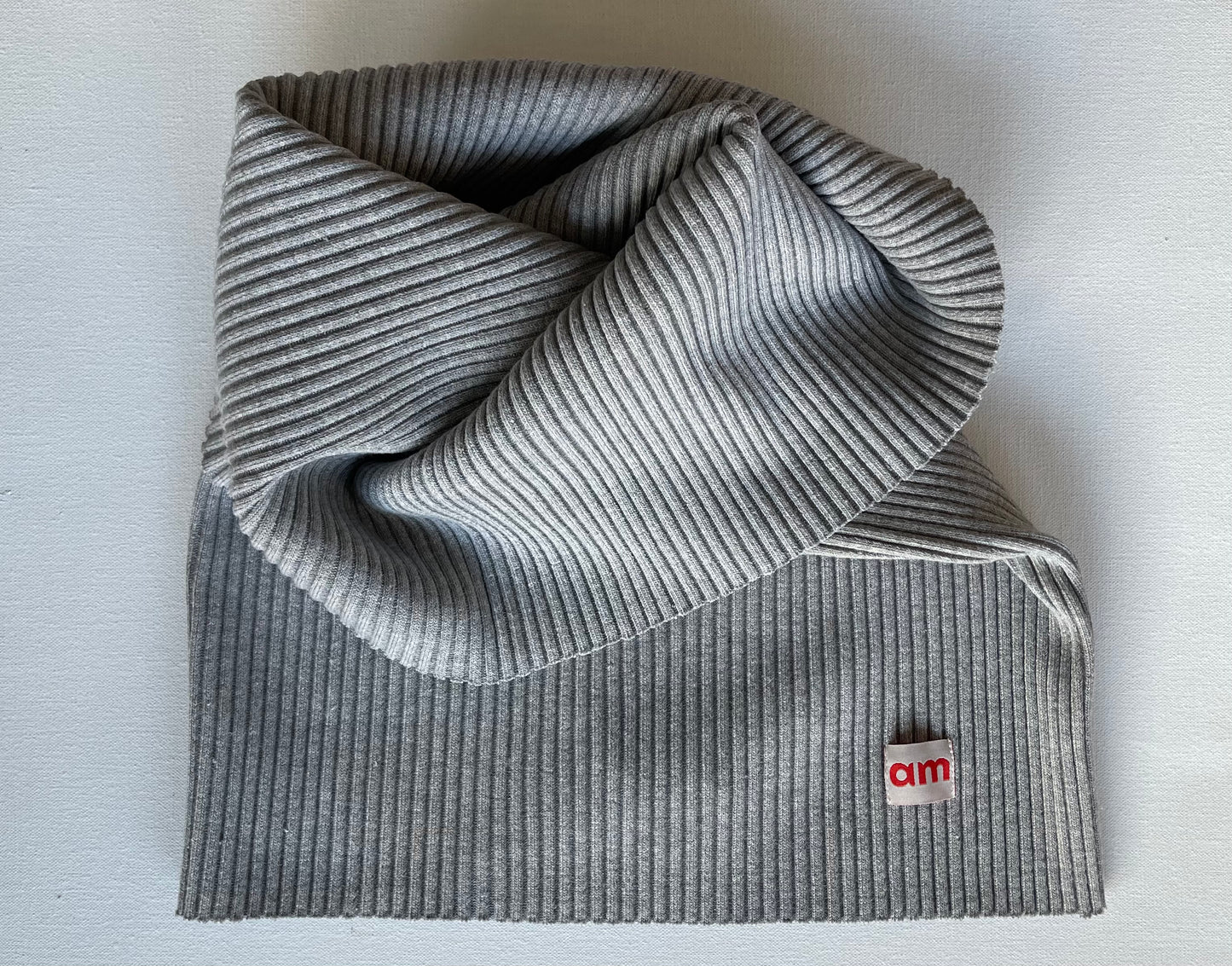 Light grey ribbed snood