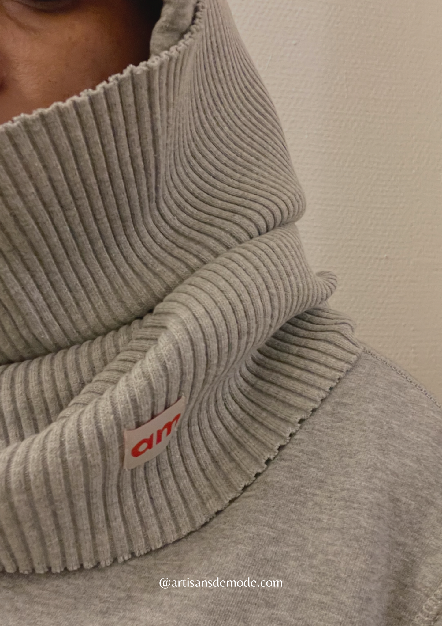 Light grey ribbed snood